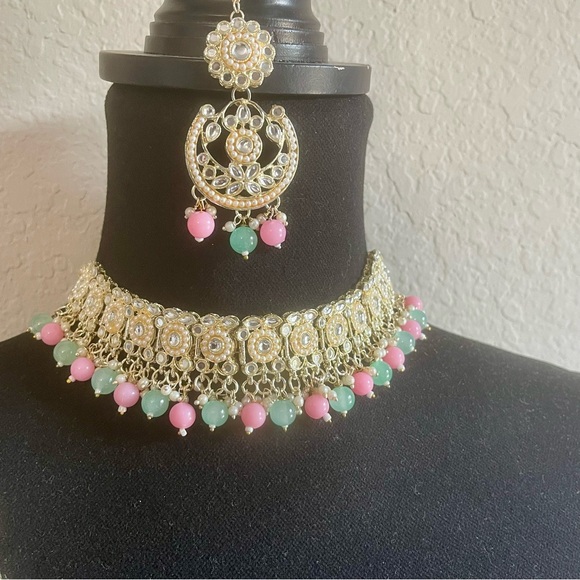Indian Choker Necklace Set with Earrings and Maang Tikka - Pink & Green Beads - Picture 4 of 5